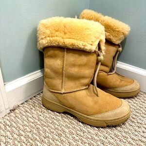 Ugg boots with weather proof soles super warm